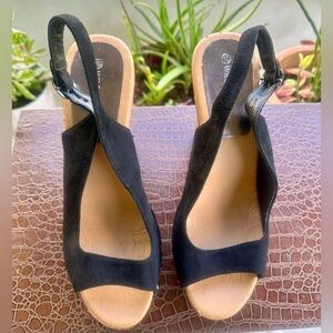 Wild Diva Lounge Black Women's Black Slingback Sandals size 10